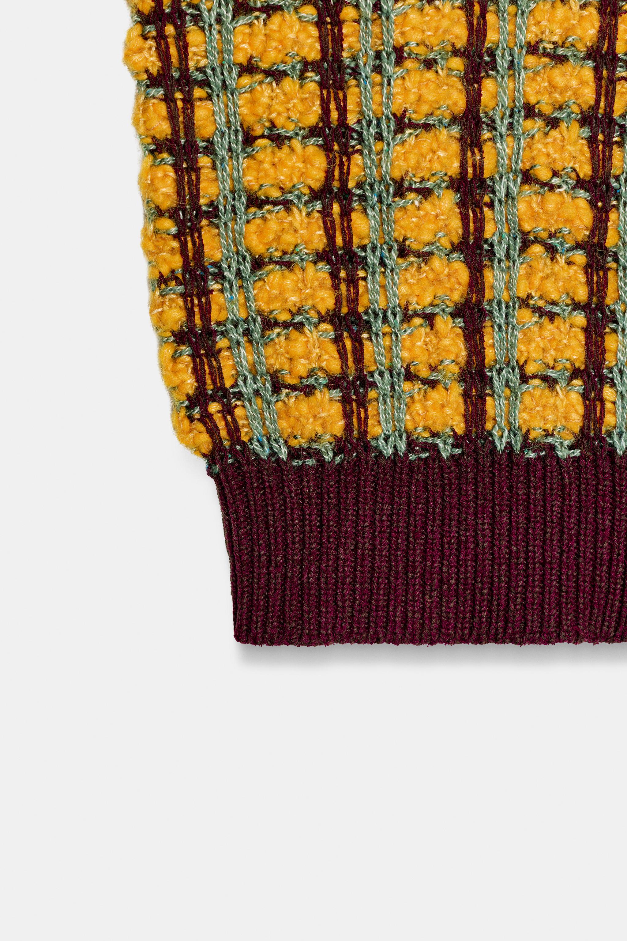 STRUCTURED KNIT VEST